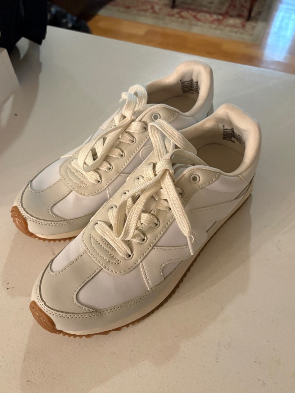 Universal threads sneaker